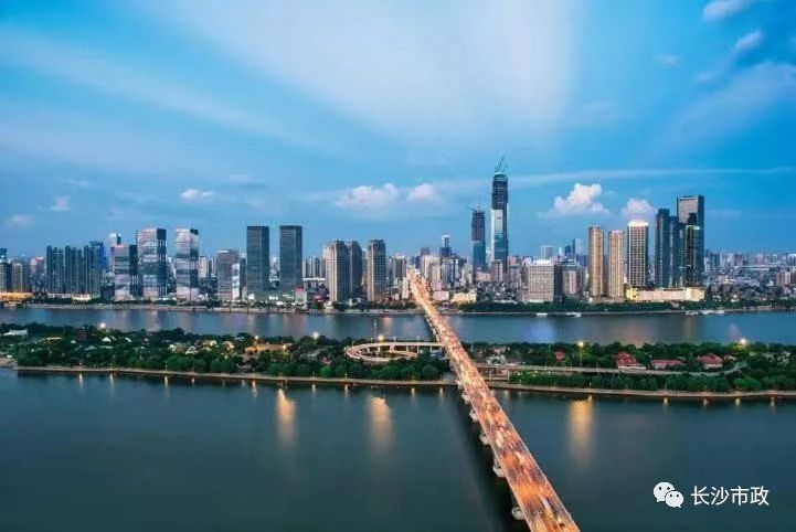 以城市，見(jiàn)未來(lái)；與城市，共成長(cháng)